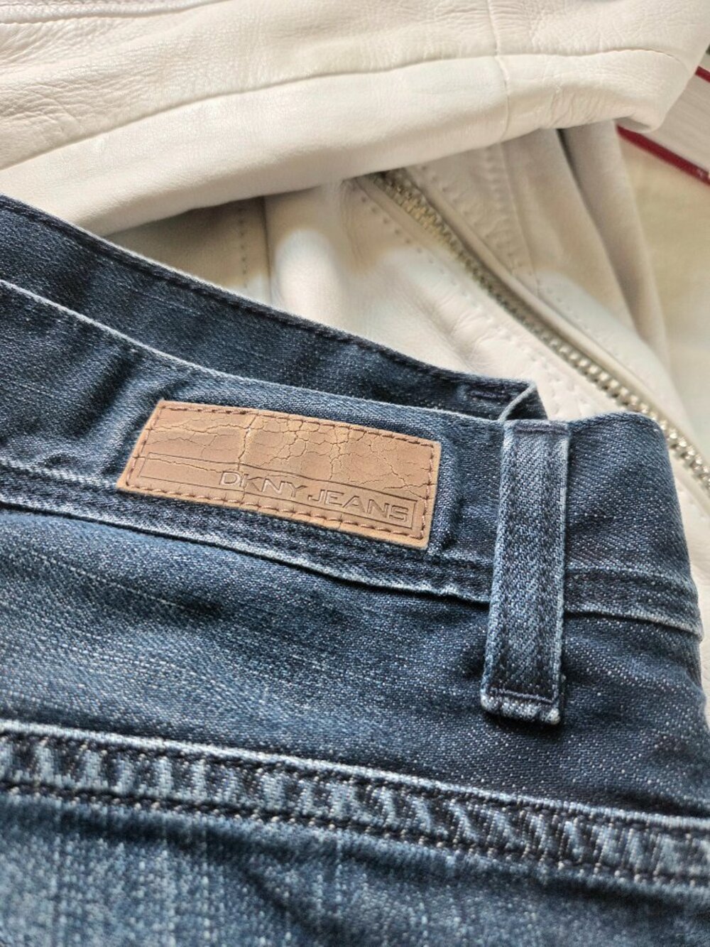 DKNY straight cut blue jeans 34x34